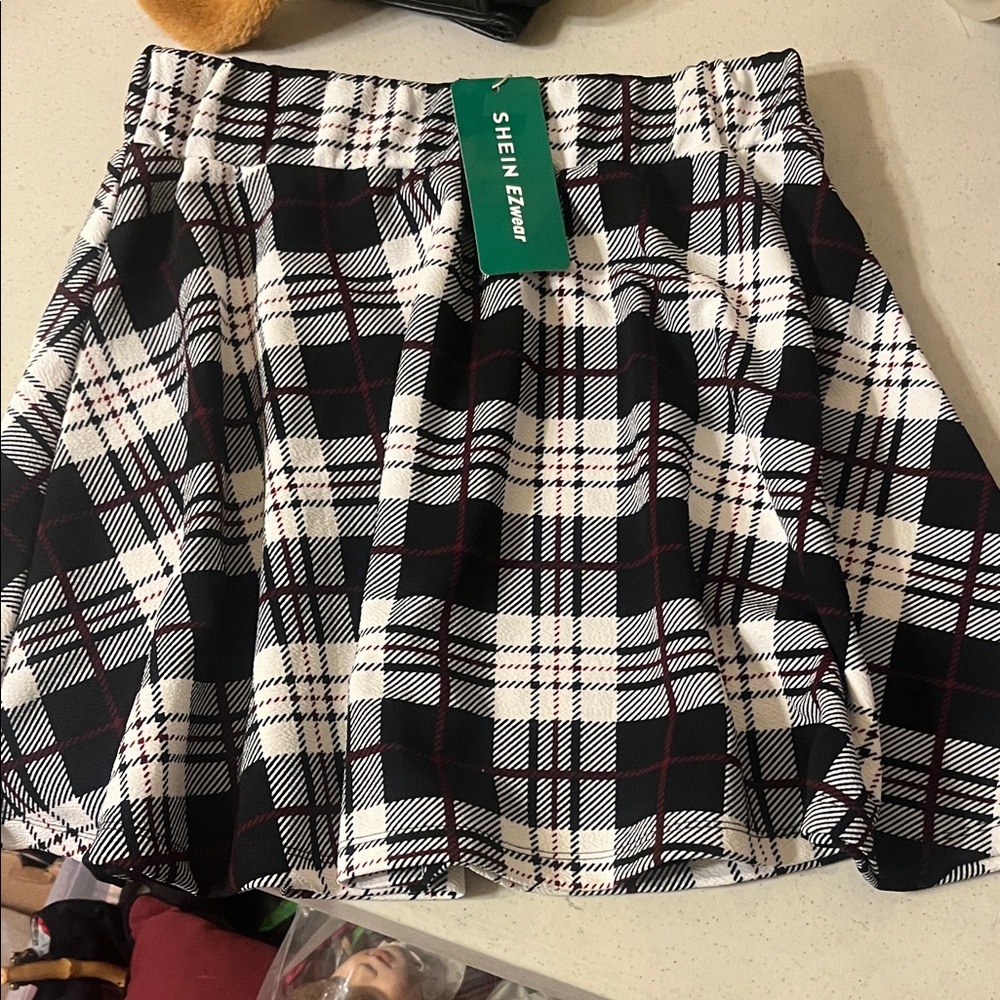 SHEIN Classic Plaid Skater Skirt